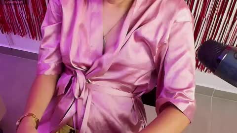 Snapshot of anahi_maite chatting on February 11, 2025, 8:31 pm Anahi online show from February 11, 2025, 8:31 pm