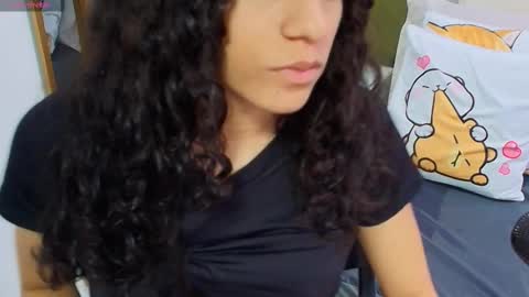 Snapshot of anahi_maite chatting on February 20, 2025, 6:57 pm Anahi online show from February 20, 2025, 6:57 pm