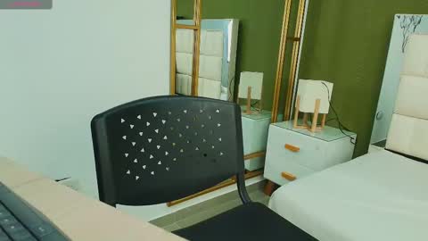 Snapshot of anahi_maite chatting on September 21, 2025, 7:59 pm Anahi online show from September 21, 2025, 7:59 pm