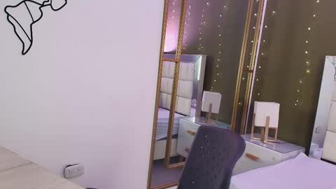 Snapshot of anahi_maite chatting on September 30, 2025, 7:30 pm Anahi online show from September 30, 2025, 7:30 pm