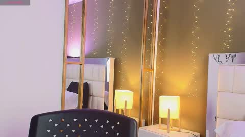 Snapshot of anahi_maite chatting on October 5, 2025, 7:45 pm Anahi online show from October 5, 2025, 7:45 pm