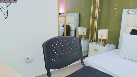 Snapshot of anahi_maite chatting on October 6, 2025, 7:33 pm Anahi online show from October 6, 2025, 7:33 pm