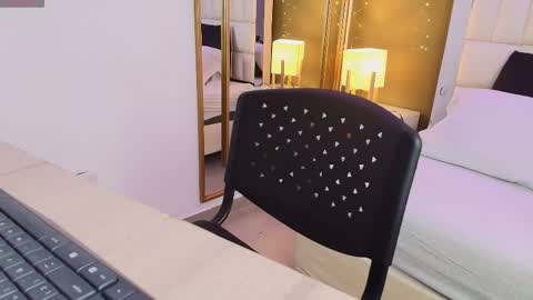 Snapshot of anahi_maite chatting on October 7, 2025, 7:33 pm Anahi online show from October 7, 2025, 7:33 pm