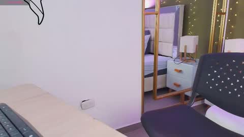 Snapshot of anahi_maite chatting on October 9, 2025, 7:34 pm Anahi online show from October 9, 2025, 7:34 pm