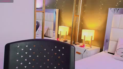 Snapshot of anahi_maite chatting on October 15, 2025, 8:09 pm Anahi online show from October 15, 2025, 8:09 pm