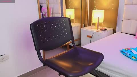 Snapshot of anahi_maite chatting on October 21, 2025, 8:31 pm Anahi online show from October 21, 2025, 8:31 pm