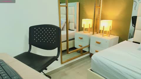 Snapshot of anahi_maite chatting on October 31, 2025, 7:48 pm Anahi online show from October 31, 2025, 7:48 pm