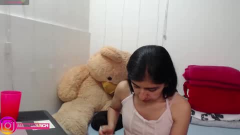 Anahi Browns online show from November 12, 2025, 7:13 pm