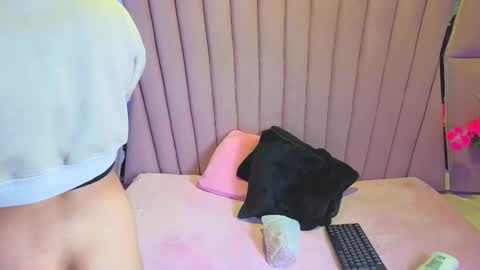 AbbyAndAntonela online show from December 2, 2025, 11:04 am