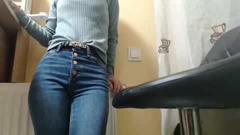 analove200 online show from December 4, 2024, 2:48 pm