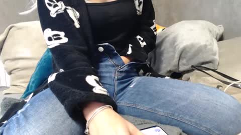 analove200 online show from January 6, 2025, 12:57 pm