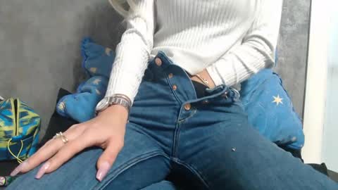 analove200 online show from February 5, 2025, 4:03 pm