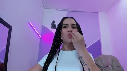 analuciaa_ online show from February 7, 2026, 5:00 am