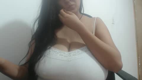 Snapshot of analy_hot chatting on March 4, 2026, 2:06 am analy_hot online show from March 4, 2026, 2:06 am