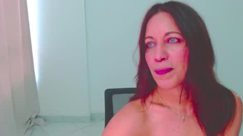 anapereira12 online show from March 4, 2026, 7:20 pm