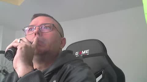 Snapshot of anarchox chatting on November 3, 2025, 1:01 pm Andi online show from November 3, 2025, 1:01 pm