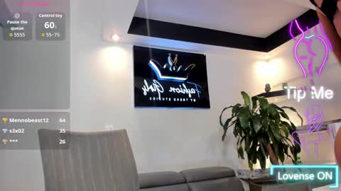 ana online show from September 18, 2025, 1:18 am