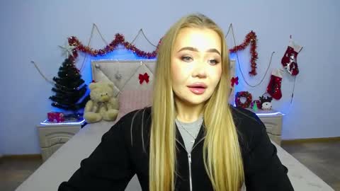 anastacyyellig online show from January 6, 2025, 7:45 pm