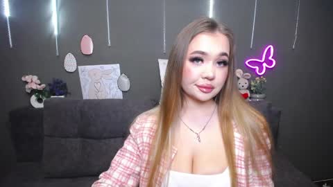 anastacyyellig online show from April 5, 2026, 8:17 pm
