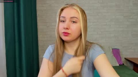 Snapshot of anastasia_gold1 chatting on May 18, 2026, 4:07 am anna online show from May 18, 2026, 4:07 am