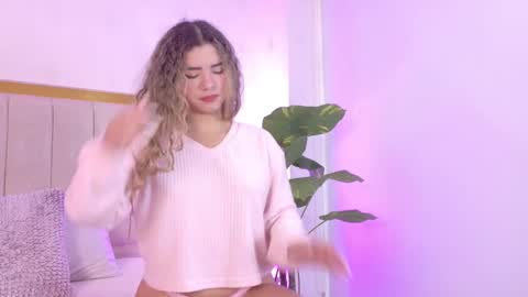 Mia online show from March 19, 2026, 12:20 pm