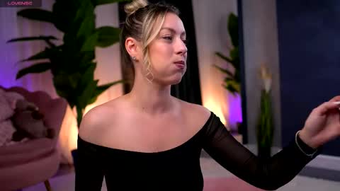 Snapshot of anastasiamills chatting on November 28, 2025, 10:01 pm AnastasiaMills online show from November 28, 2025, 10:01 pm