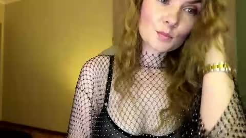 Snapshot of anavelle chatting on June 20, 2026, 10:45 pm Ana online show from June 20, 2026, 10:45 pm