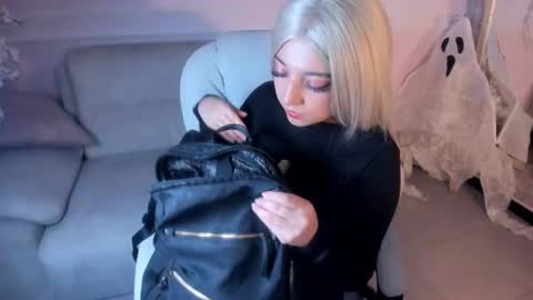 Snapshot of anavelvet chatting on October 1, 2025, 8:15 pm Ana online show from October 1, 2025, 8:15 pm