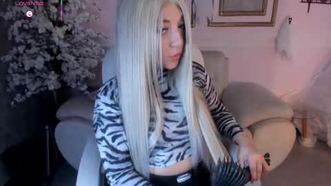 Snapshot of anavelvet chatting on October 2, 2025, 8:16 pm Ana online show from October 2, 2025, 8:16 pm