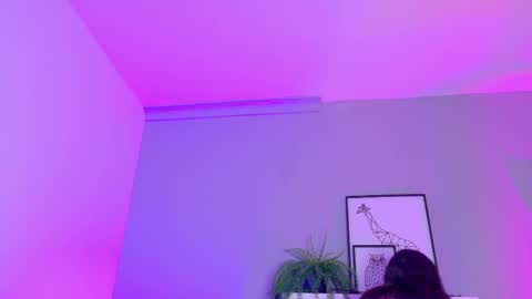 Kendra  online show from November 3, 2025, 10:16 am