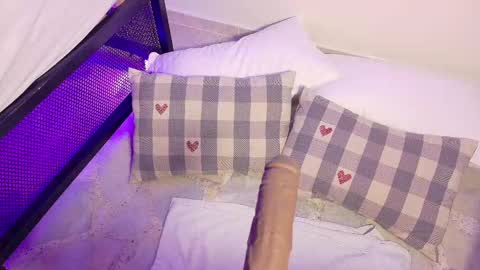 Kendra  online show from November 11, 2025, 10:37 am