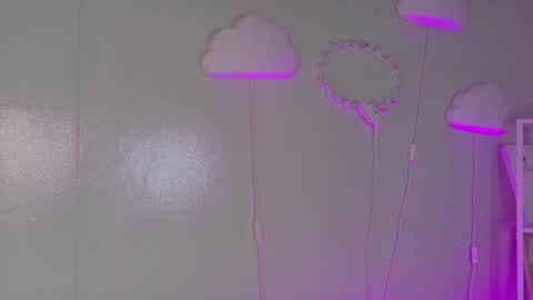 Kendra  online show from May 15, 2026, 9:38 am
