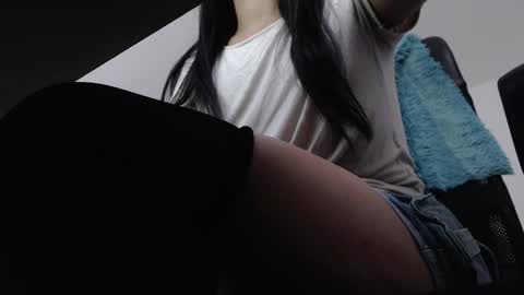 Snapshot of anddrea_ chatting on January 29, 2025, 11:41 am online show from January 29, 2025, 11:41 am