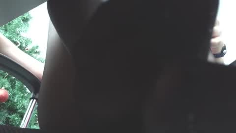   online show from December 5, 2025, 11:52 am