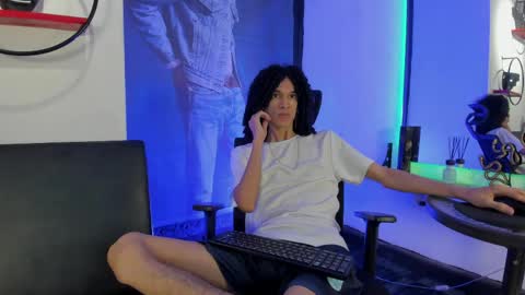 anddy_hugecock online show from May 17, 2026, 1:29 pm