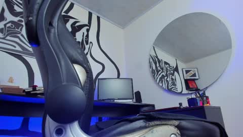 Snapshot of anders_x chatting on April 28, 2026, 2:27 am Andrs - online show from April 28, 2026, 2:27 am