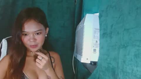 andiaprecious_ online show from April 8, 2026, 5:29 am