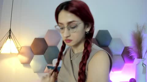 Andra Cyrus online show from January 2, 2025, 2:13 pm