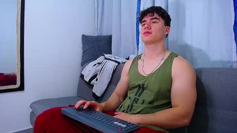 Snapshot of andre_parker chatting on October 24, 2025, 1:35 am Andre Parker online show from October 24, 2025, 1:35 am