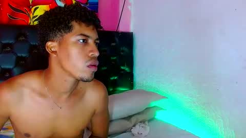 andrea andres couplehot online show from December 21, 2025, 10:44 am