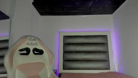 Snapshot of andrea_brunette_ chatting on September 18, 2025, 8:27 am andrea_brunette_ online show from September 18, 2025, 8:27 am