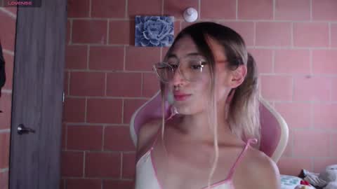 Andrea  online show from December 15, 2025, 4:44 pm