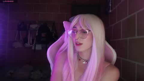 Snapshot of andrea_camila chatting on August 6, 2026, 11:17 pm Andrea online show from August 6, 2026, 11:17 pm