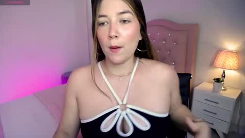 Andrea online show from November 18, 2025, 8:24 pm