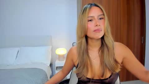 Snapshot of andrea_martini_ chatting on October 10, 2025, 12:31 am andrea online show from October 10, 2025, 12:31 am