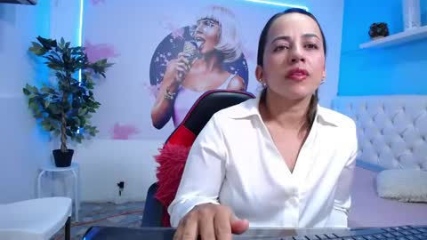Snapshot of andrea_milf19 chatting on May 12, 2026, 3:25 am Andrea online show from May 12, 2026, 3:25 am