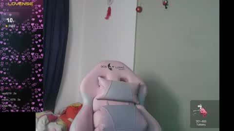 Snapshot of andrea_saenz_ chatting on December 7, 2024, 11:18 am online show from December 7, 2024, 11:18 am