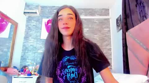 ANDREINA online show from May 3, 2026, 9:32 pm