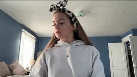 Andrea Elizabeth online show from October 17, 2025, 1:25 pm