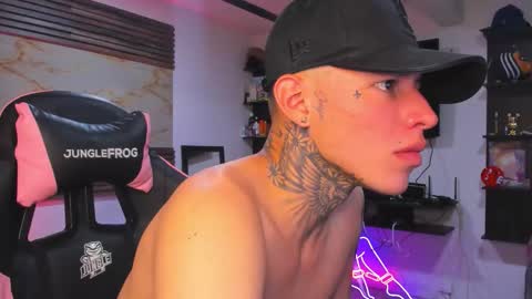 andrees_s online show from November 15, 2025, 2:20 am